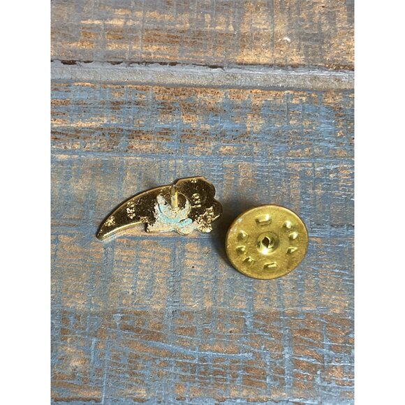 2012 Torch Retro Olympic Games Gold Tone Enamel Pin Badge - Picture 3 of 4